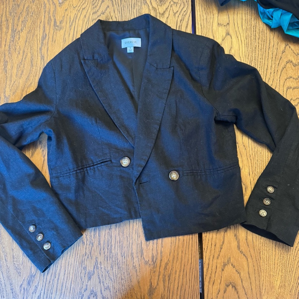 Evereve Janice Cropped Blazer with Button Detail Linen Blend